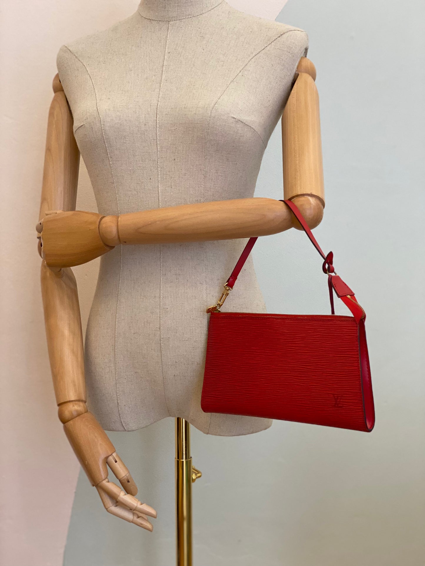 LOUIS VUITTON Clutch Pochette Accessoires Epileder rouge