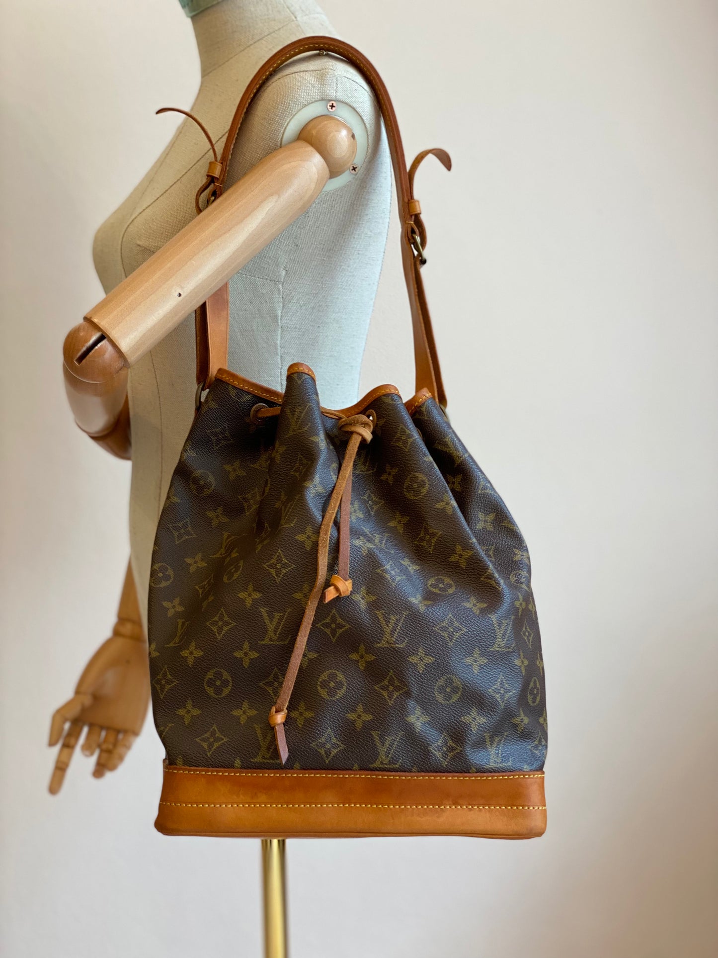 LOUIS VUITTON Noe grande Monogram Canvas