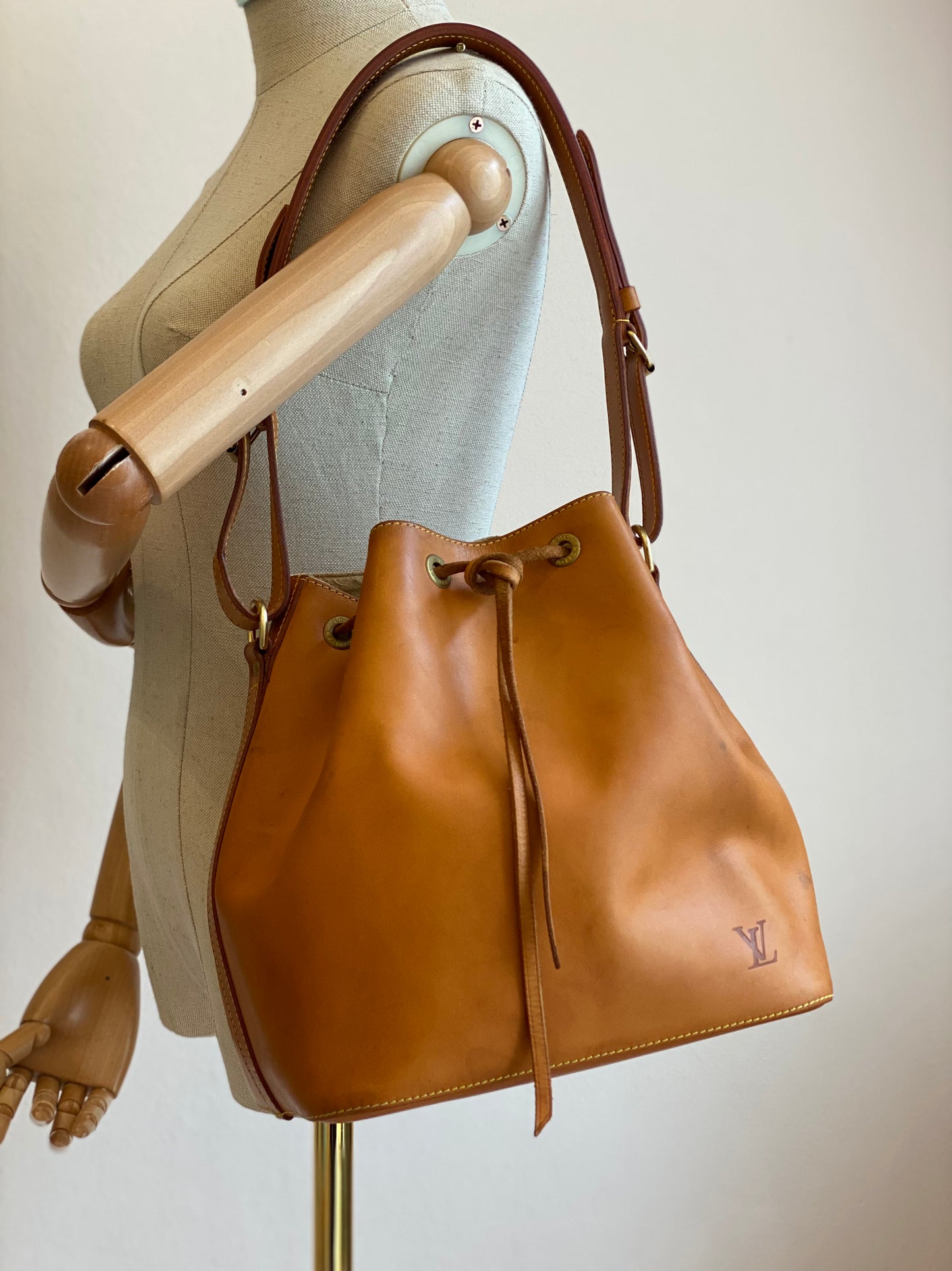 LOUIS VUITTON Noe petit VVN