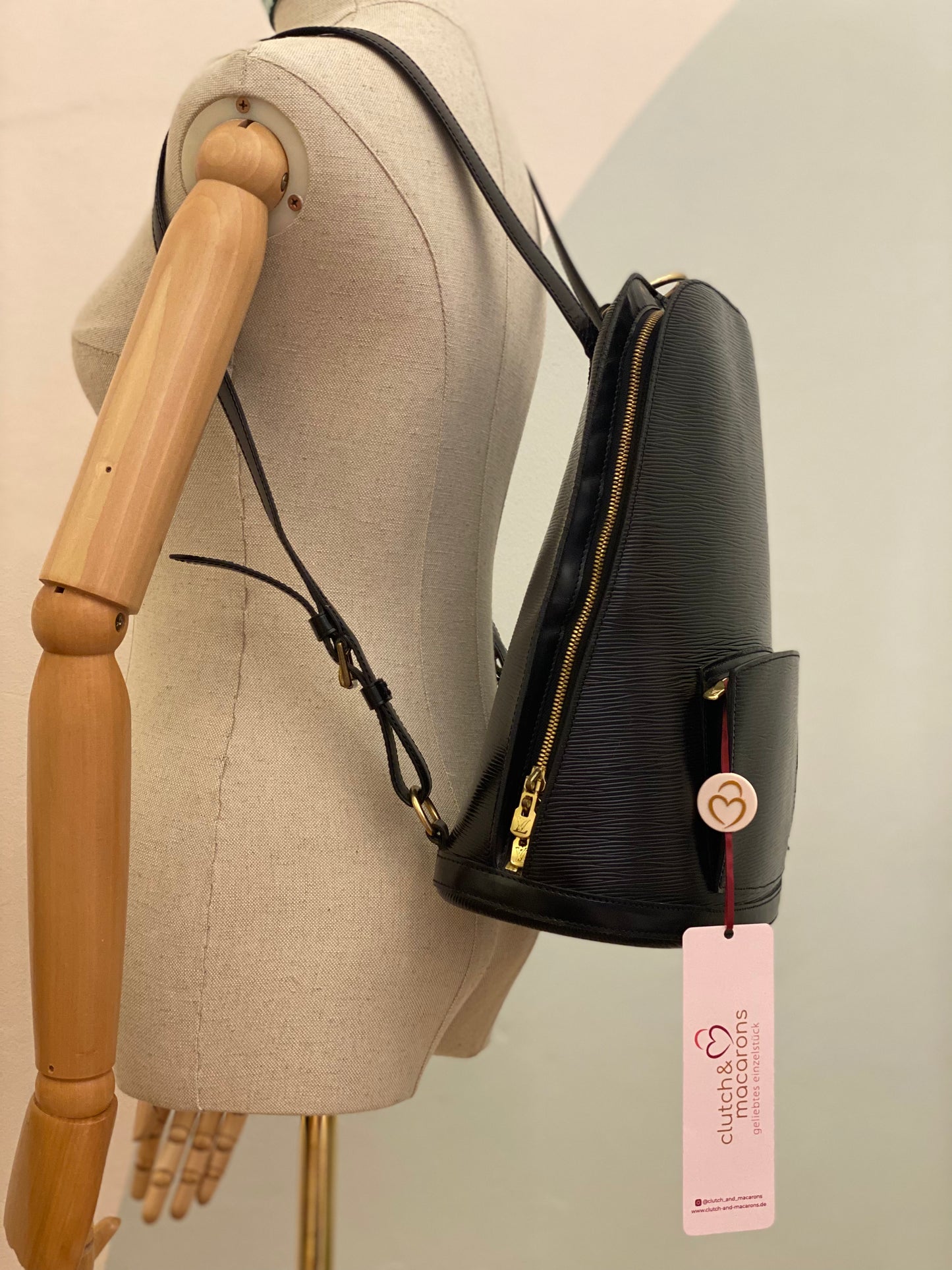 LOUIS VUITTON Rucksack Gobelins Epi schwarz