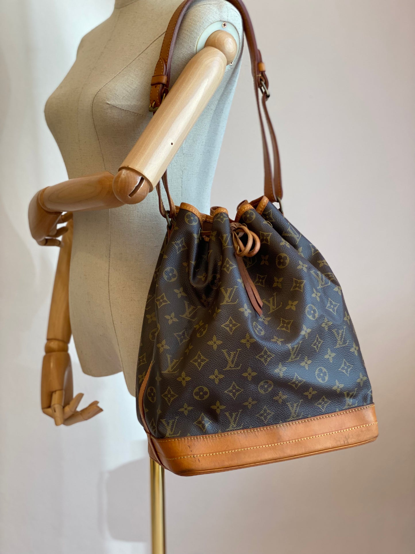 LOUIS VUITTON Noe Grande Monogram Canvas