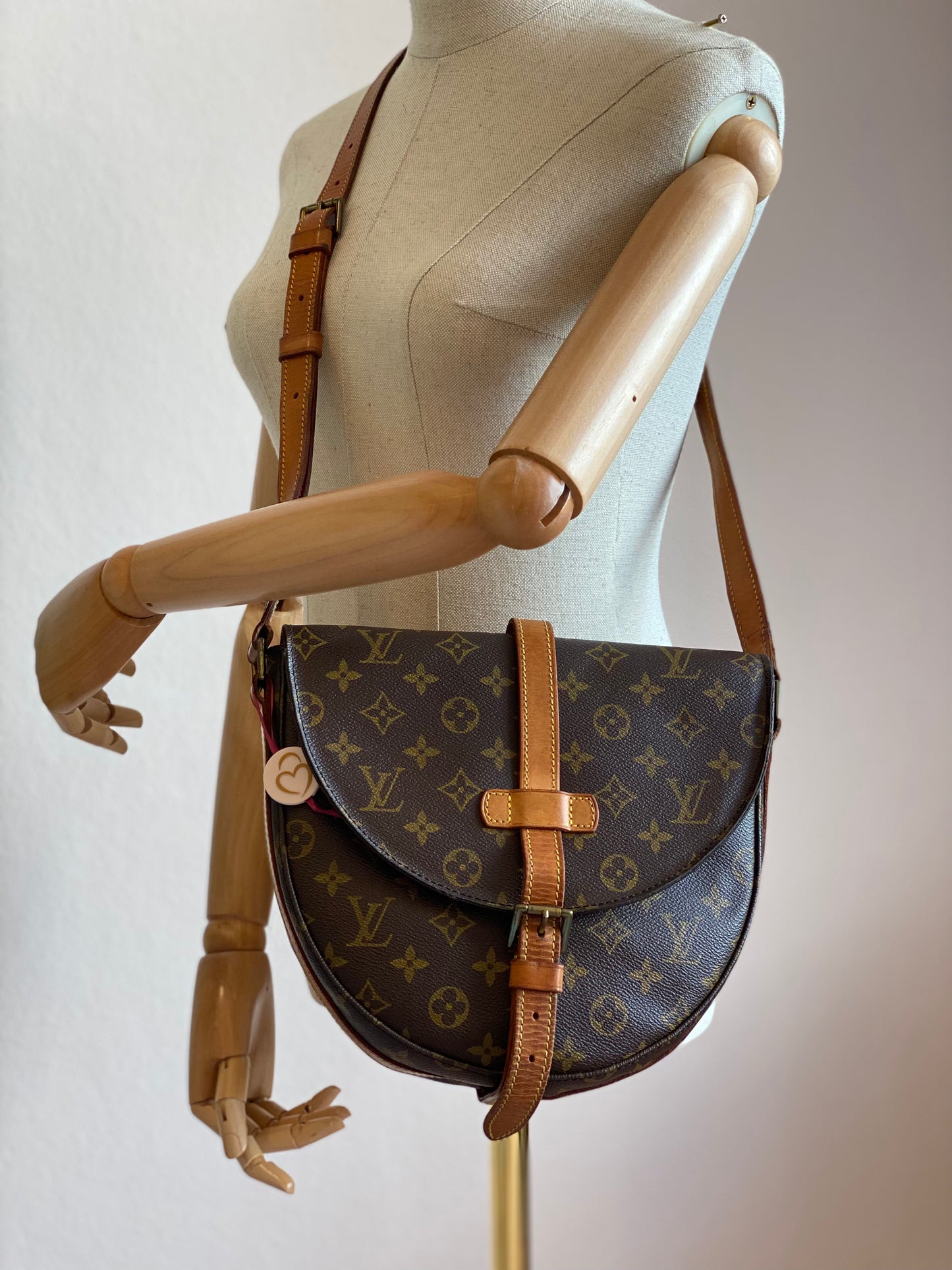 LOUIS VUITTON Chantilly Monogram Canvas