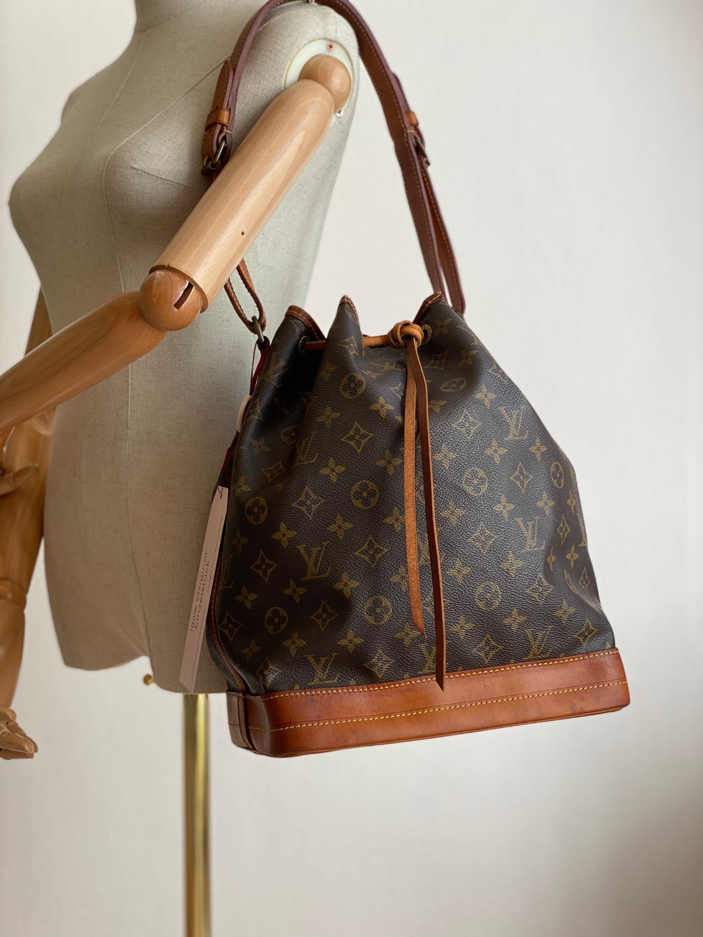 LOUIS VUITTON Noe grande Monogram Canvas