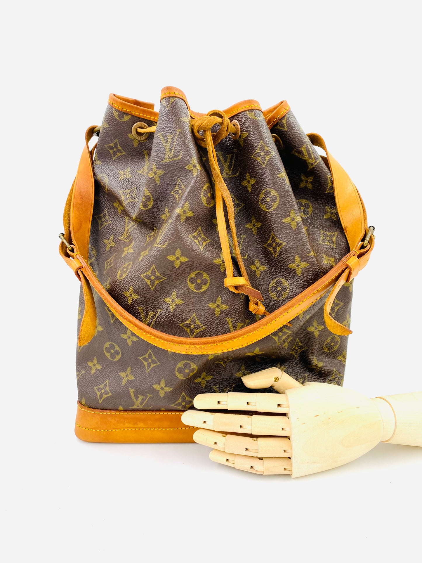 LOUIS VUITTON Noe grande Monogram Canvas