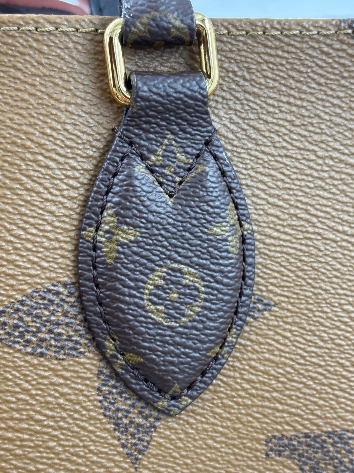 LOUIS VUITTON Onthego MM Monogram Giant - Clutch & Macarons - Chip - Clutch & Macarons -