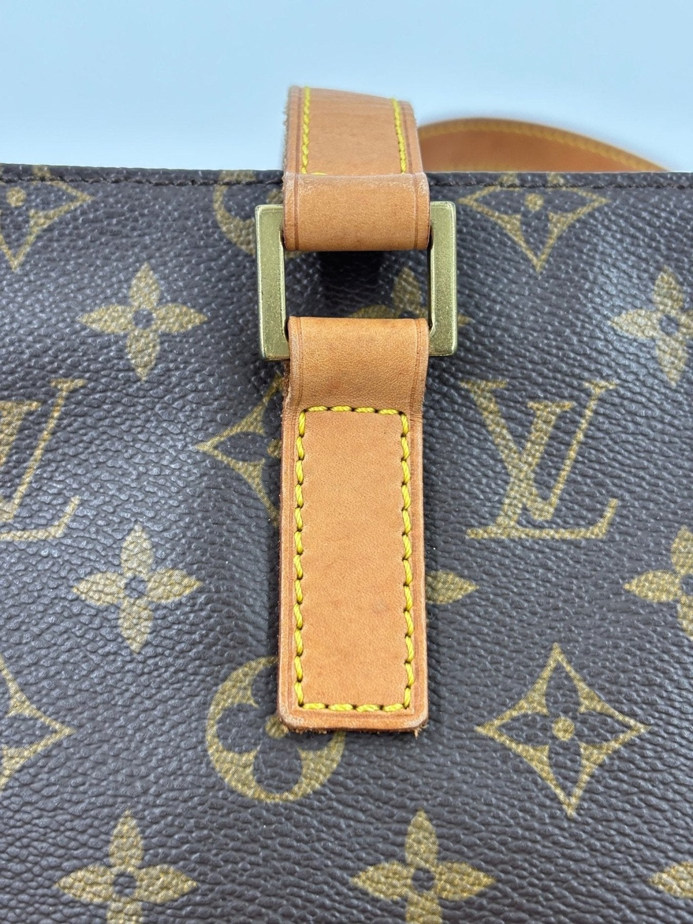 LOUIS VUITTON Cabas Piano PM Monogram Canvas mit naturbelassenem Rindsleder und robustem Canvas in sehr gutem Zustand.