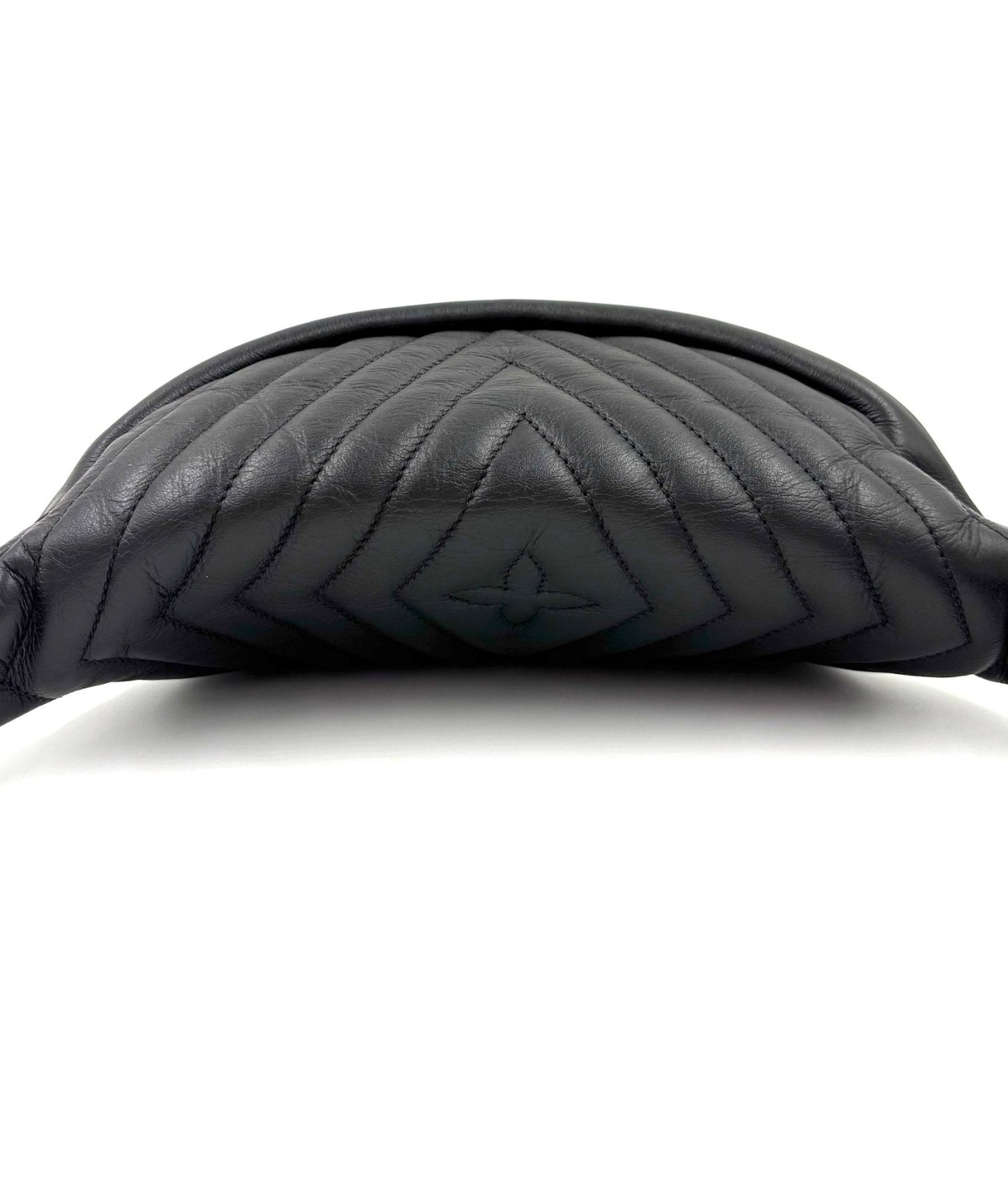 Louis Vuitton Bumbag New Wave in schwarzem Leder mit gestepptem Chevron-Muster, verstellbarem Riemen und Reissverschluss