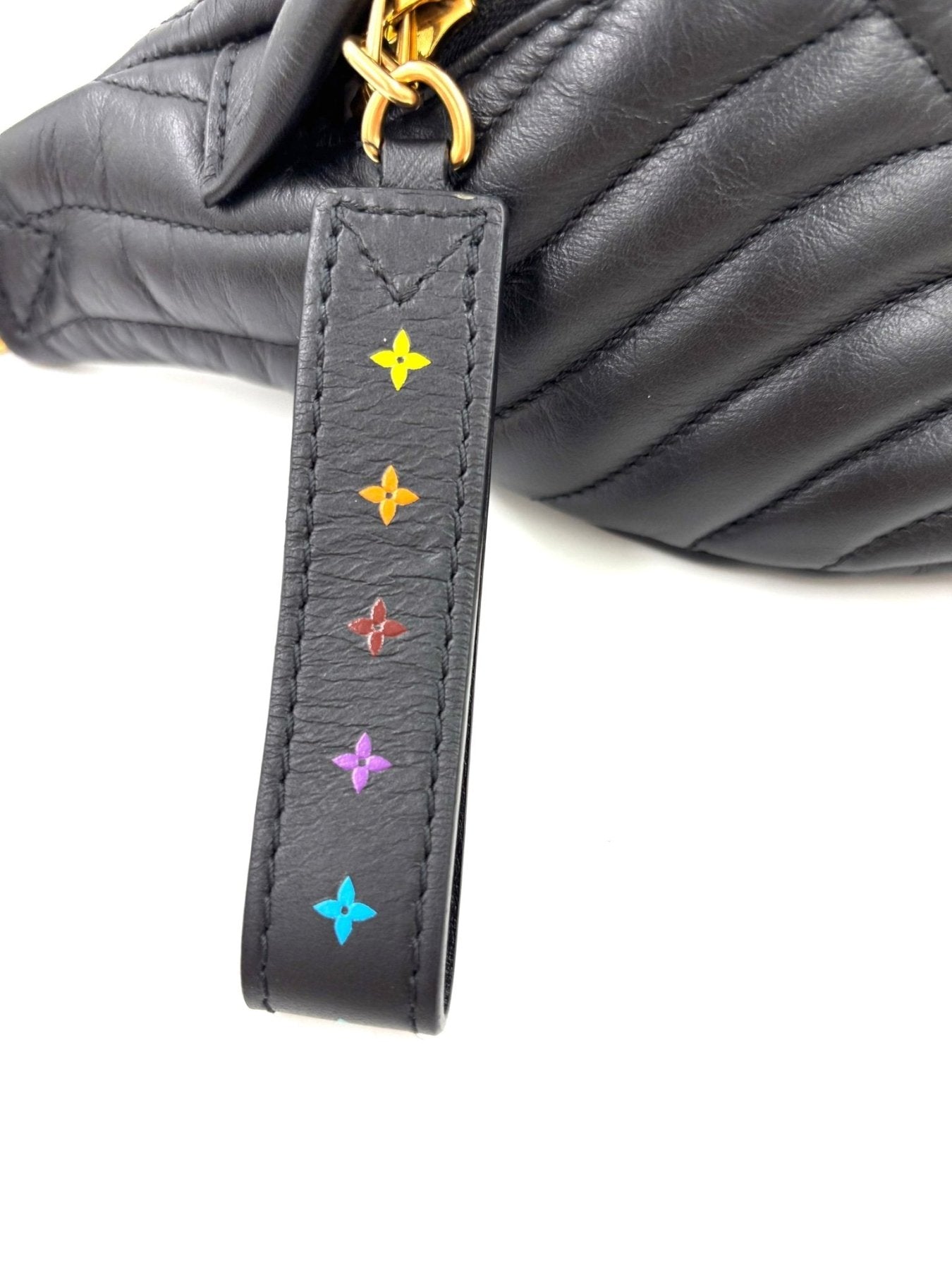 Louis Vuitton Bumbag New Wave in schwarzem Leder mit bunten Sternen-Details am Riemen und goldfarbenen Beschlagen