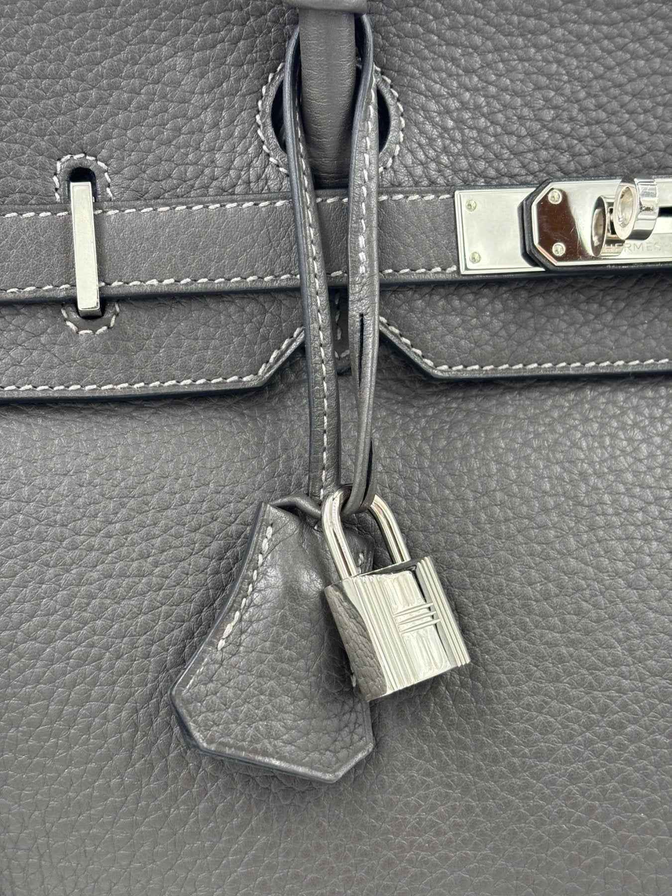 HERMÈS Birkin 35 Togo Graphite Palladium - Clutch & Macarons - N im Quadrat; 2010 - Clutch & Macarons -