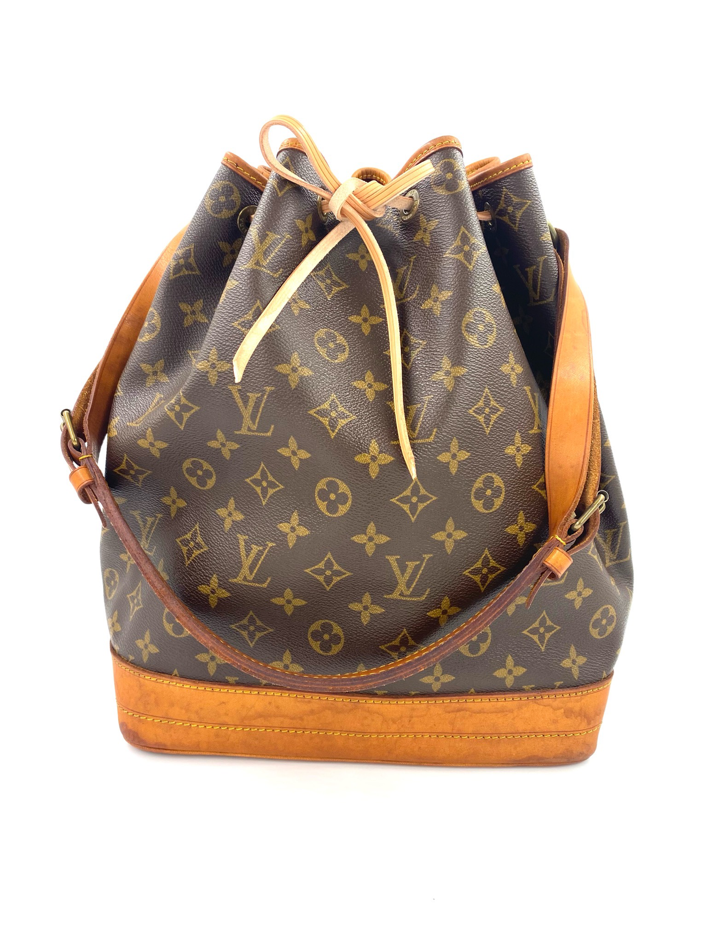 LOUIS VUITTON Noe Grande Monogram Canvas