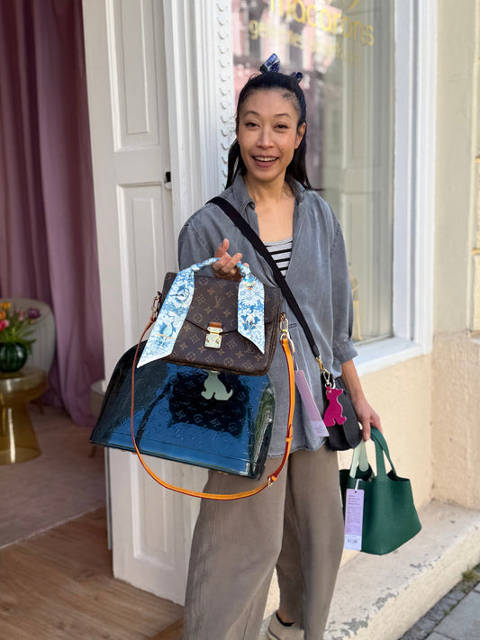 Bag Charms und Twillys: Verleihe deiner Designertasche das gewisse Etwas