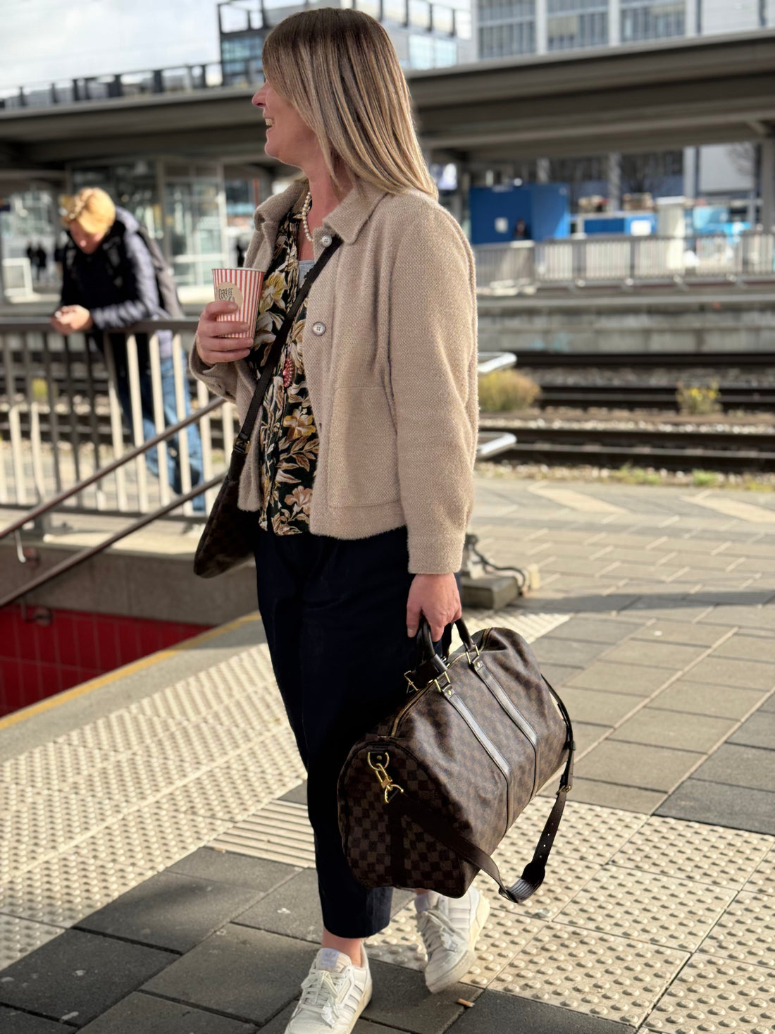 Verreise mit deiner gebrauchten Louis Vuitton Handtasche