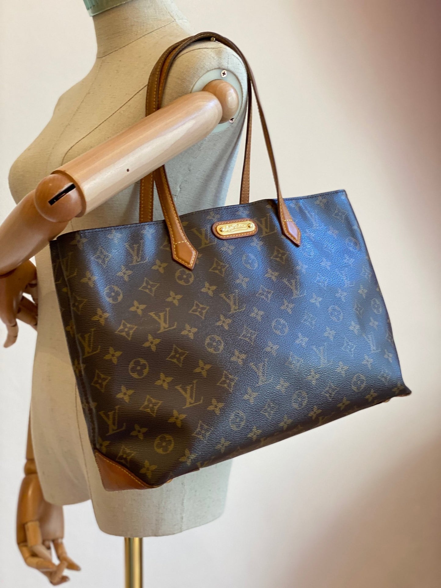 LOUIS VUITTON Wilshire MM Monogram Canvas Shopper - Clutch & Macarons - MI4150 - Clutch & Macarons - 