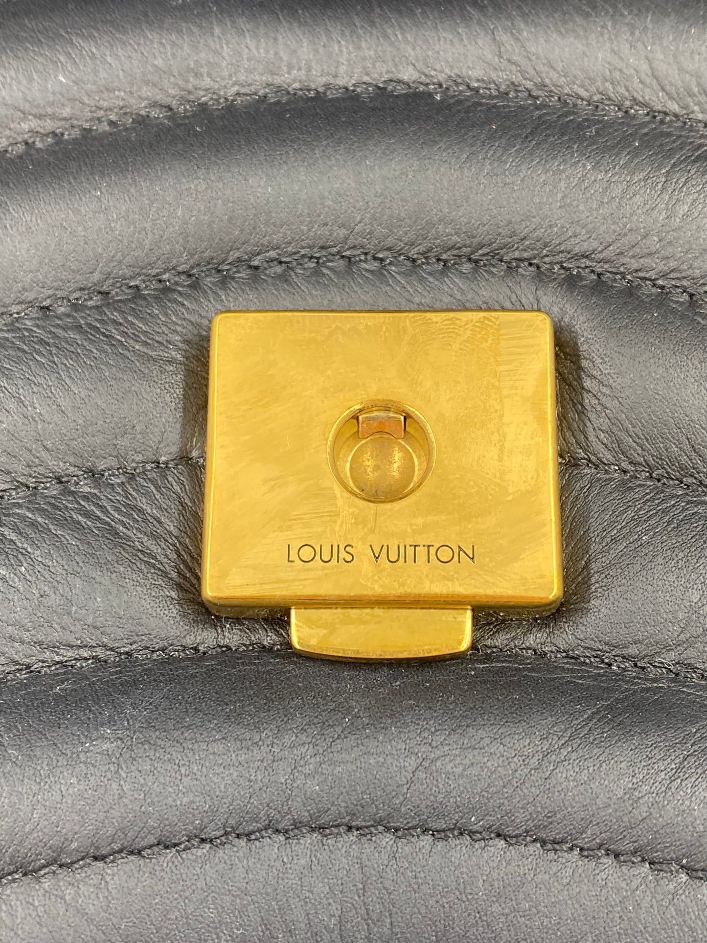 LOUIS VUITTON New Waves PM schwarz