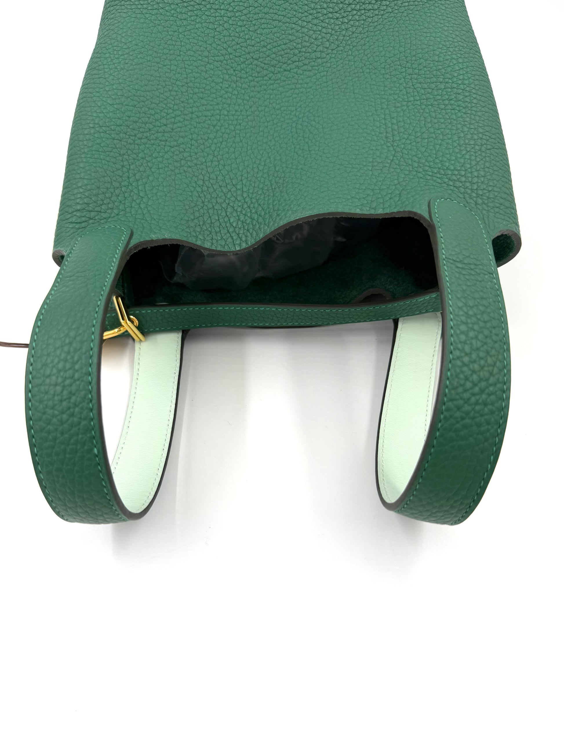 Hochwertige grüne HERMÈS Picotin 18 Lock Clemence Vert Moyen Handtasche aus feinem Leder in Vintage-Optik.