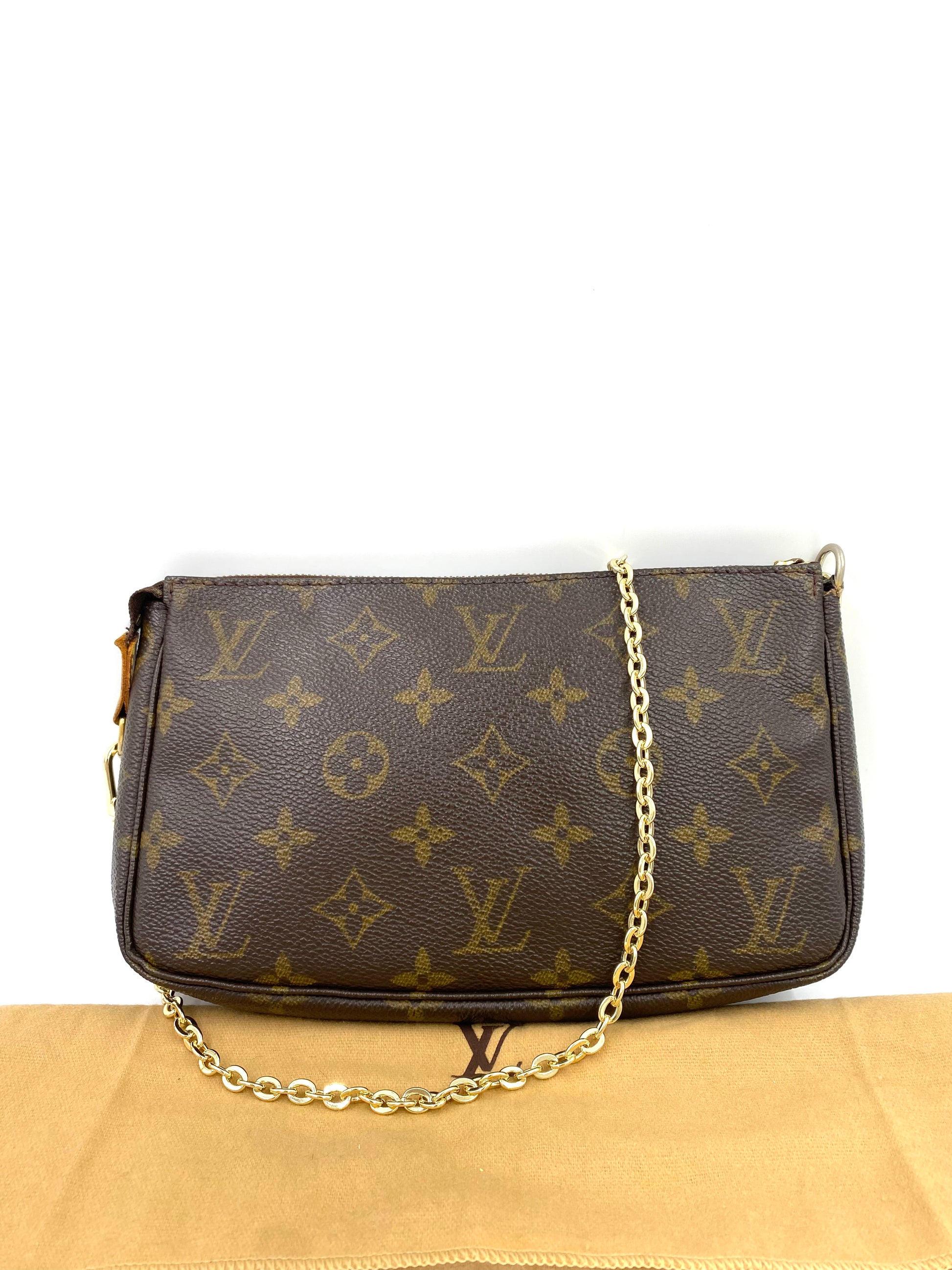 LOUIS VUITTON Pochette Accessoires Monogram Canvas mit Gold Chain Clutch Macarons
