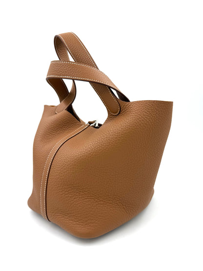 Hochwertige HERMÈS Picotin 26 Lock Clemence gold PHW Handtasche aus genarbtem Leder in klassischem Braun.