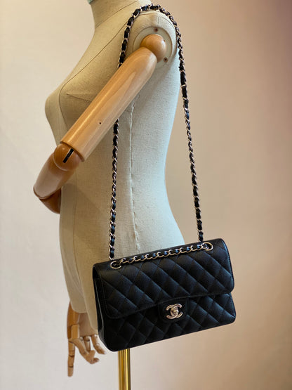 CHANEL Timeless Classic Double Flap Bag small schwarz Caviarleder silberne Hardware