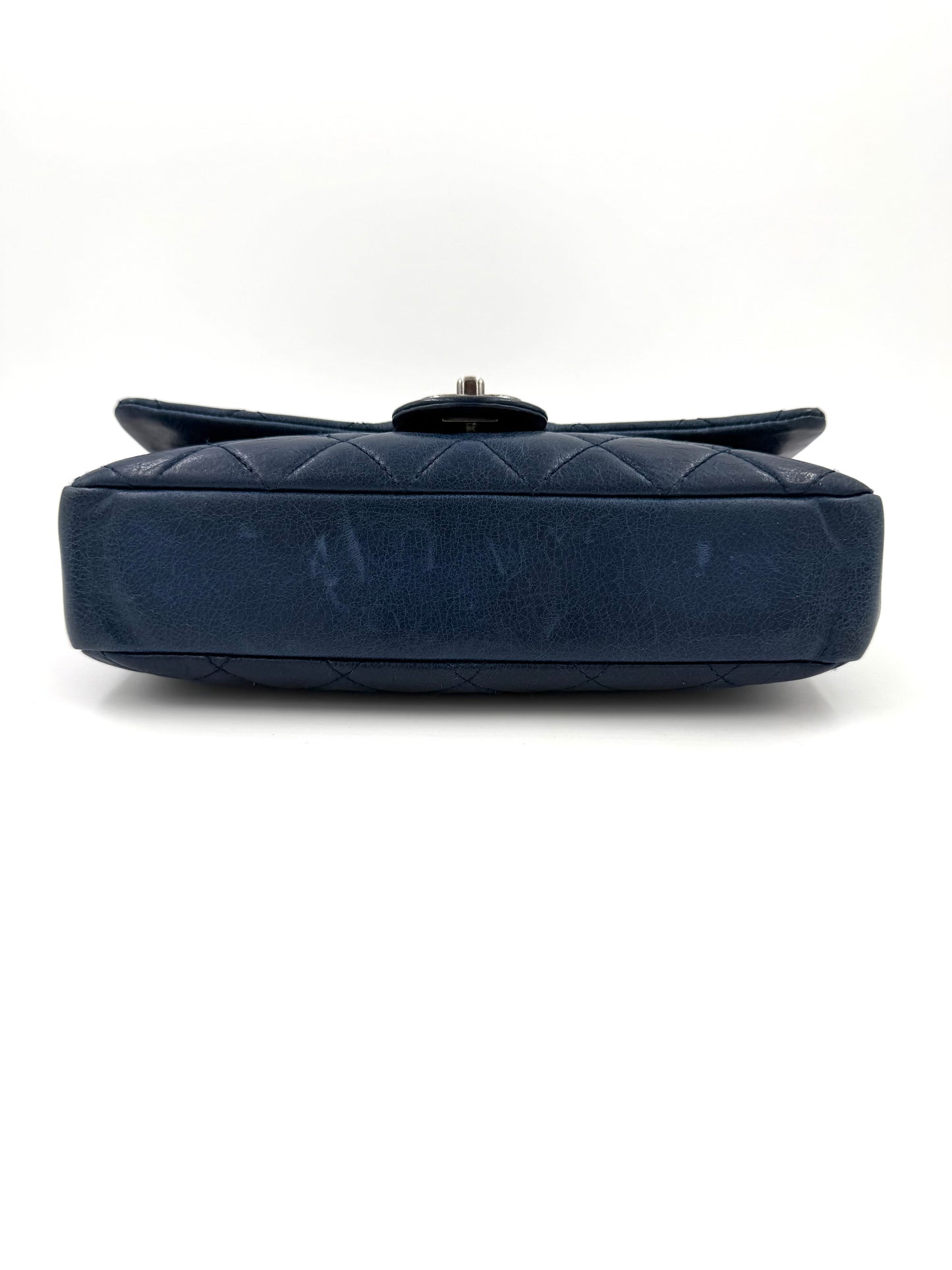 CHANEL Single Flap Coco Pleats Marineblau mit gestepptem Leder und silbernem Verschluss, vintage Designhandtasche