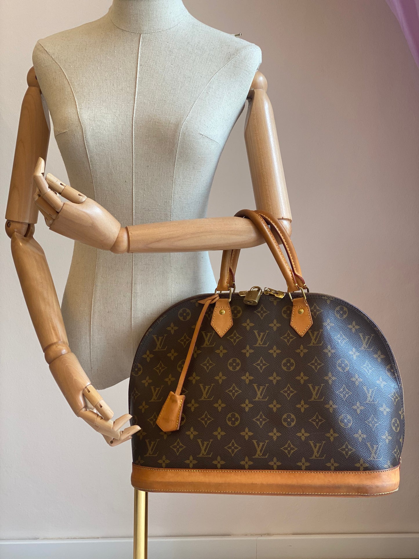 LOUIS VUITTON Alma GM Monogram Canvas