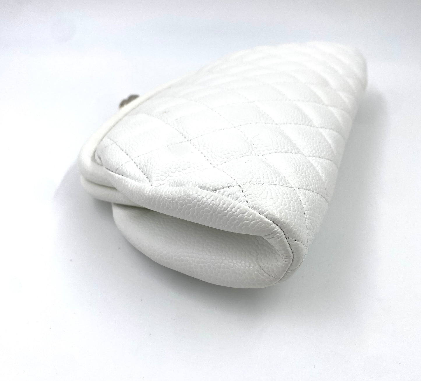 CHANEL quilted Clutch Caviarleder weiß