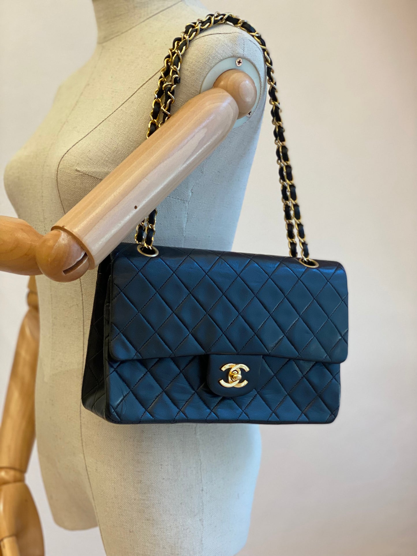 CHANEL Timeless Double Flap Bag Medium Lammleder