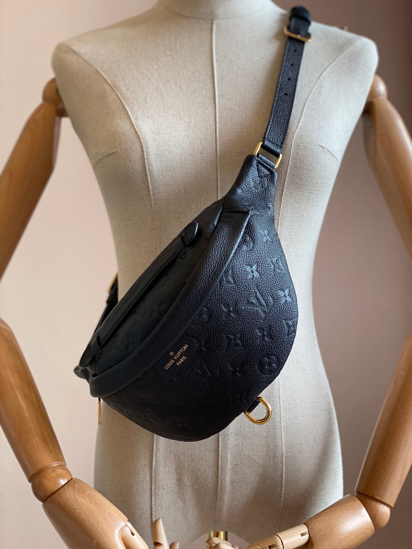 LOUIS VUITTON Bumbag Monogram Empreinte noir