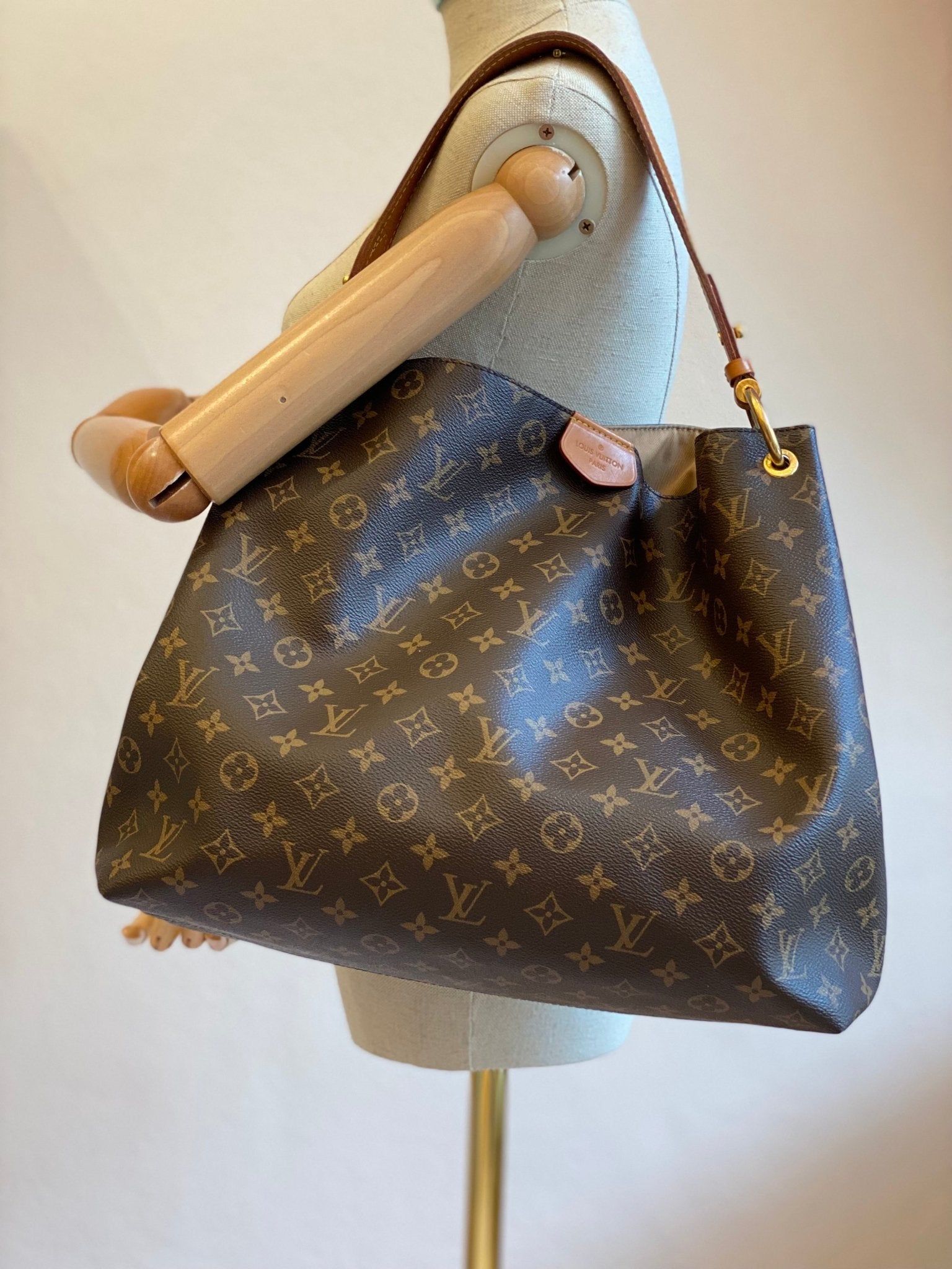 LOUIS VUITTON Graceful MM Monogram Canvas