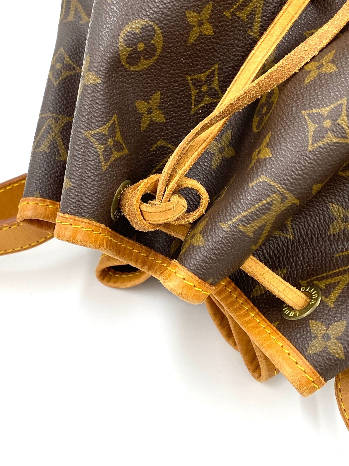 LOUIS VUITTON Noe Petit Monogram Canvas - Clutch & Macarons - AR0911 - Clutch & Macarons - 