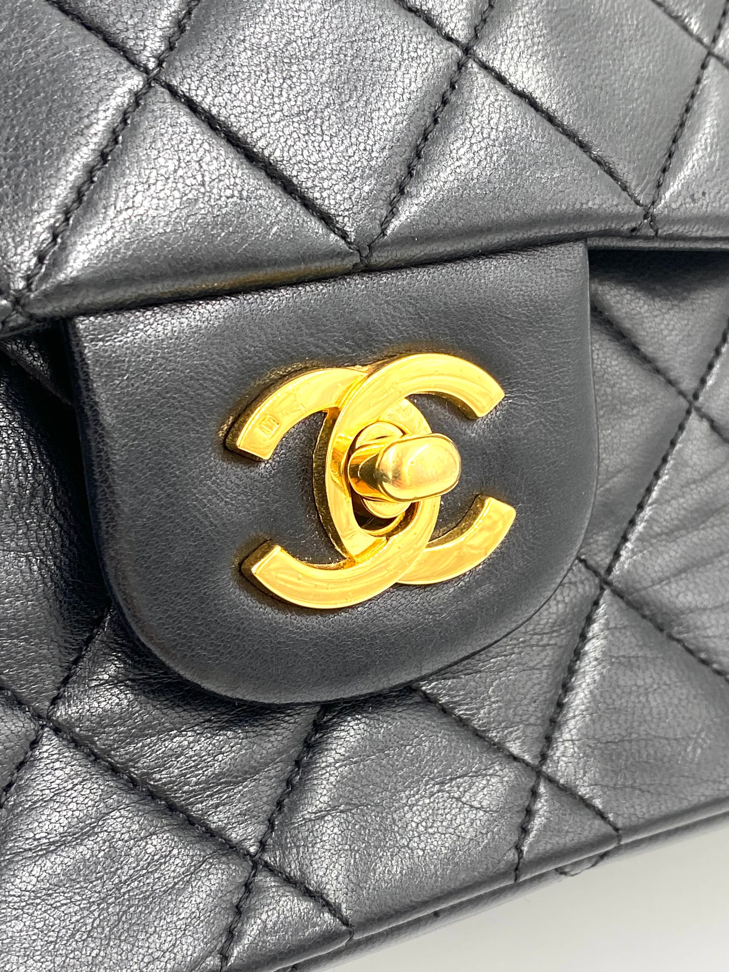 CHANEL Timeless Double Flap Bag Medium Lammleder