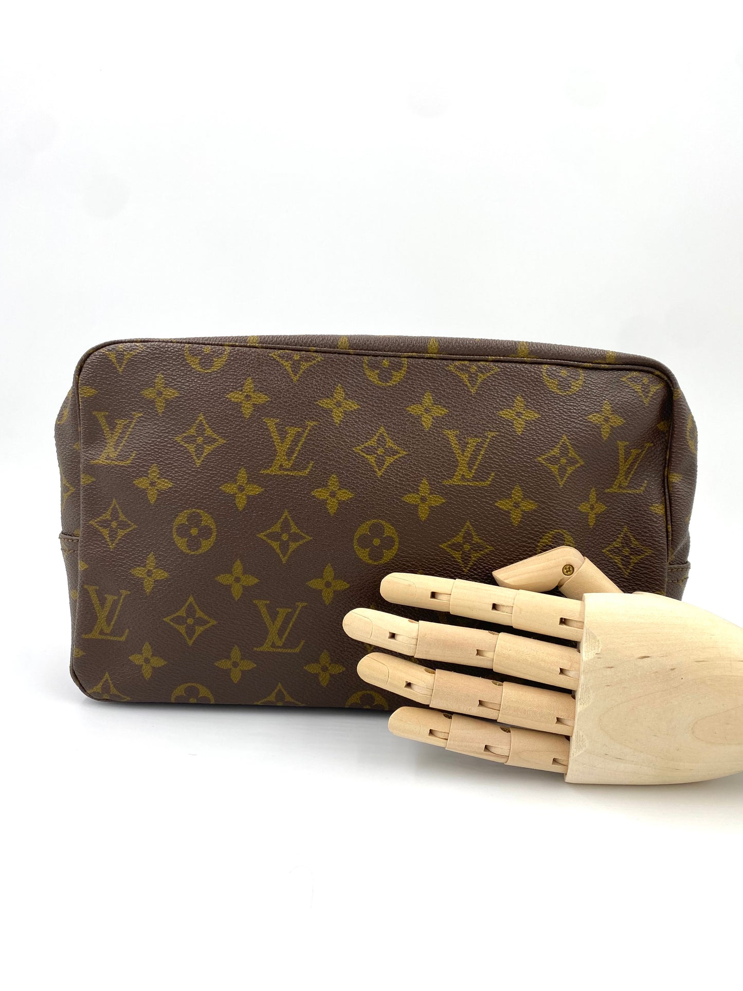 LOUIS VUITTON Trousse Toilette 28 Monogram Canvas