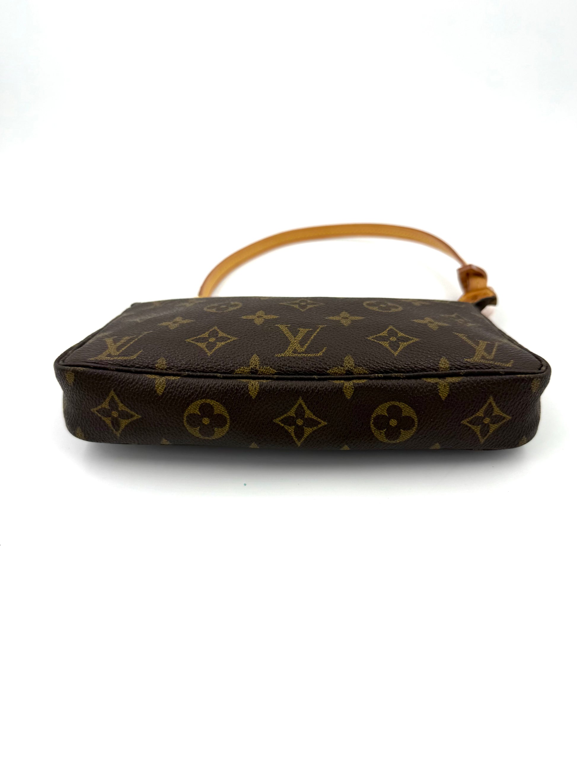 Louis Vuitton Pochette Accessoires Monogram Canvas Vintage 1993 mit abnehmbarem Lederriemen in sehr gutem Zustand.