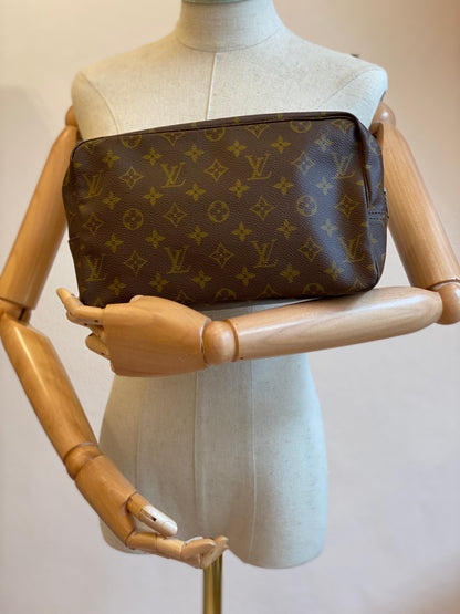 LOUIS VUITTON Trousse Toilette 28 Monogram Canvas