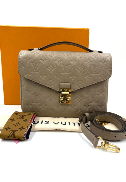 LOUIS VUITTON Pochette Metis Monogram Empreinte Tourterelle