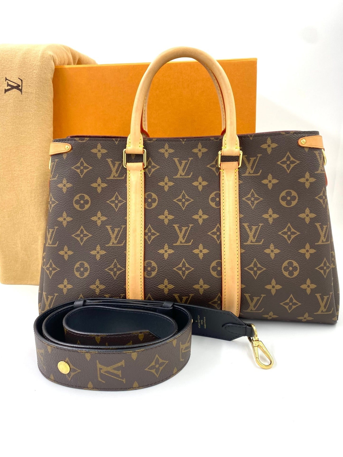 LOUIS VUITTON Soufflot MM Monogram Canvas mit Schulterriemen - Clutch & Macarons - Clutch & Macarons - 