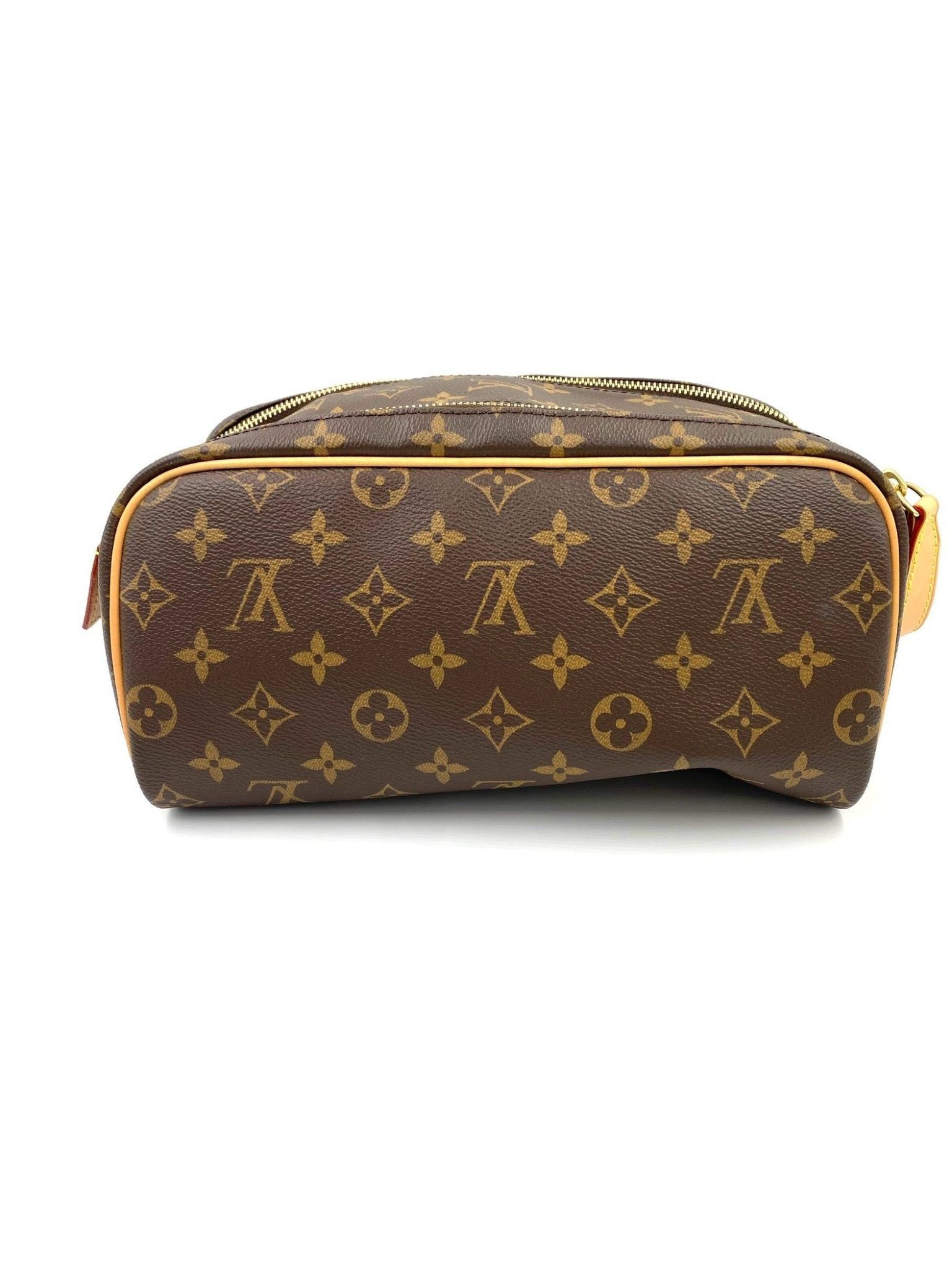 LOUIS VUITTON Dopp Kit Poche Toilette Monogram Canvas - Clutch & Macarons - Chip - Clutch & Macarons - 