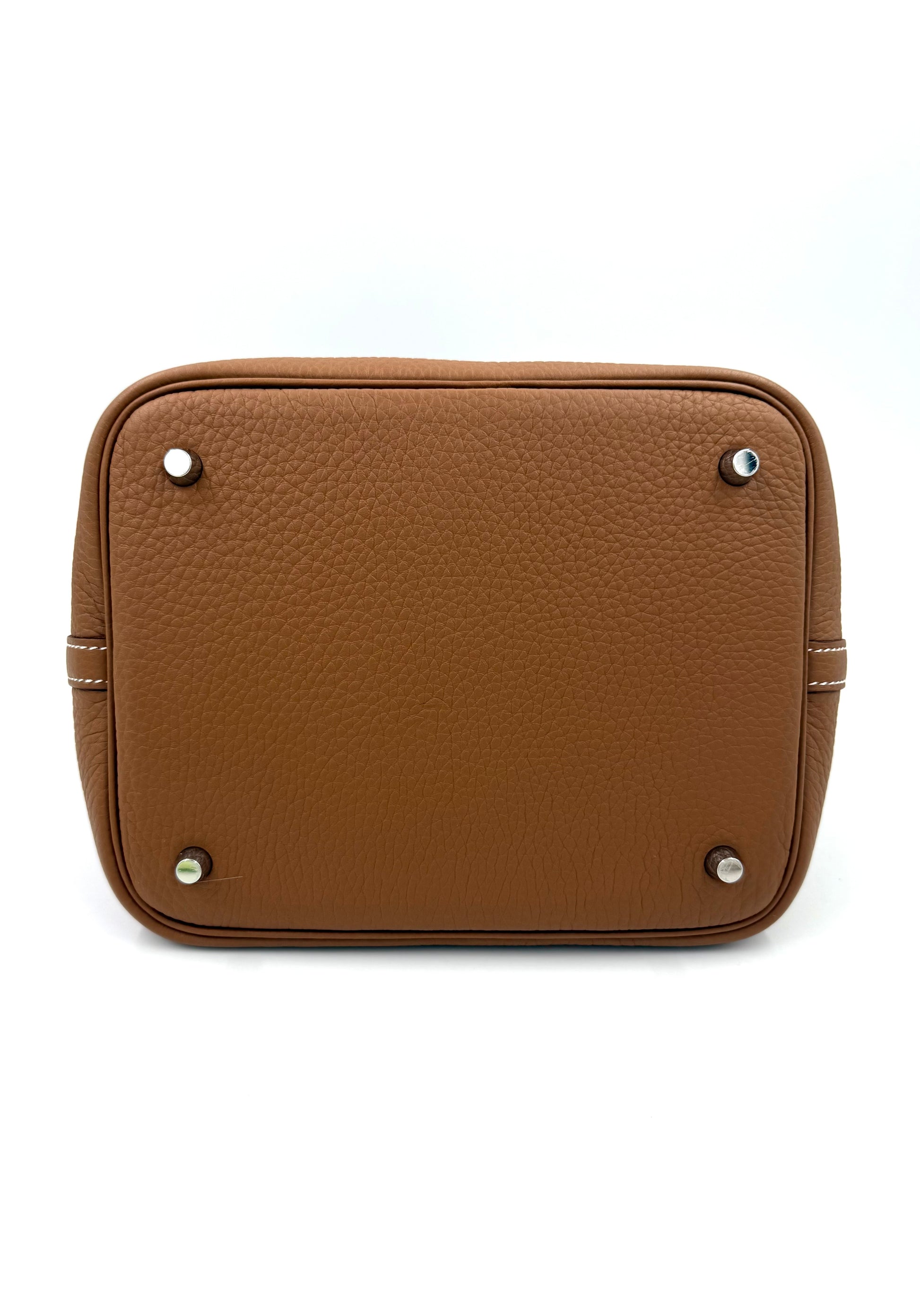 HERMÈS Picotin 26 Lock Clemence gold PHW Handtasche aus braunem genarbtem Leder mit Metallfüßen unten