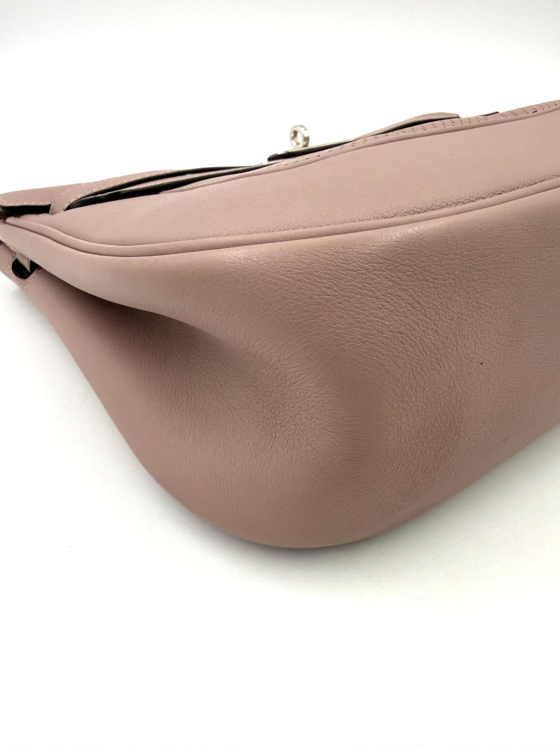 Hochwertige HERMÈS Berline 29 taupe PHW Lederhandtasche in elegantem Design und feiner Verarbeitung.