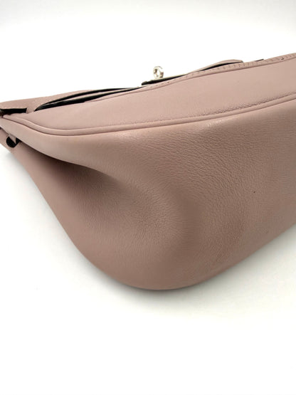 Hochwertige HERMÈS Berline 29 taupe PHW Lederhandtasche in elegantem Design und feiner Verarbeitung.