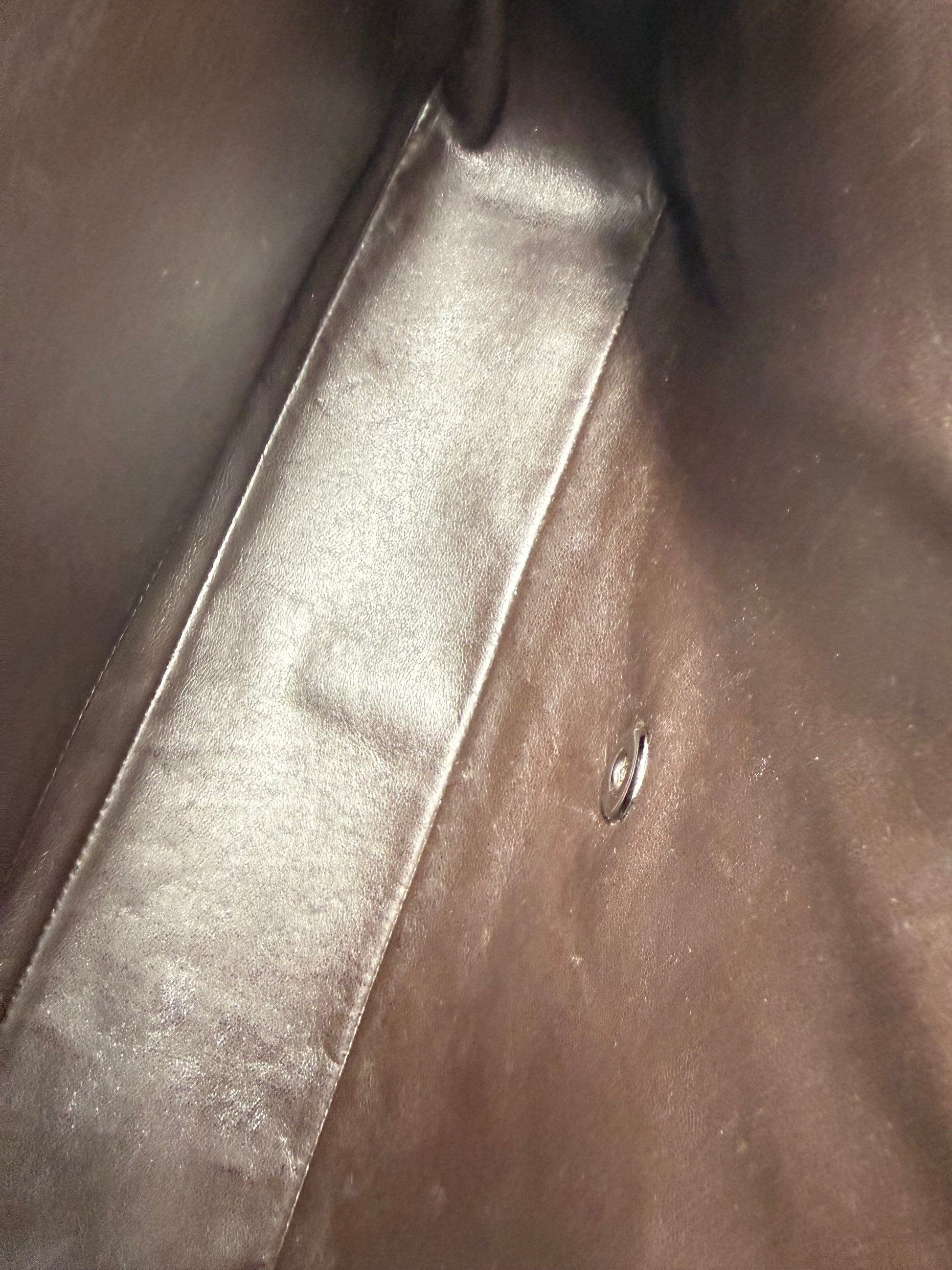 Innenansicht der hochwertigen CHANEL Timeless Single Flap Jumbo Caviar dunkelbraun SHW Designer Handtasche