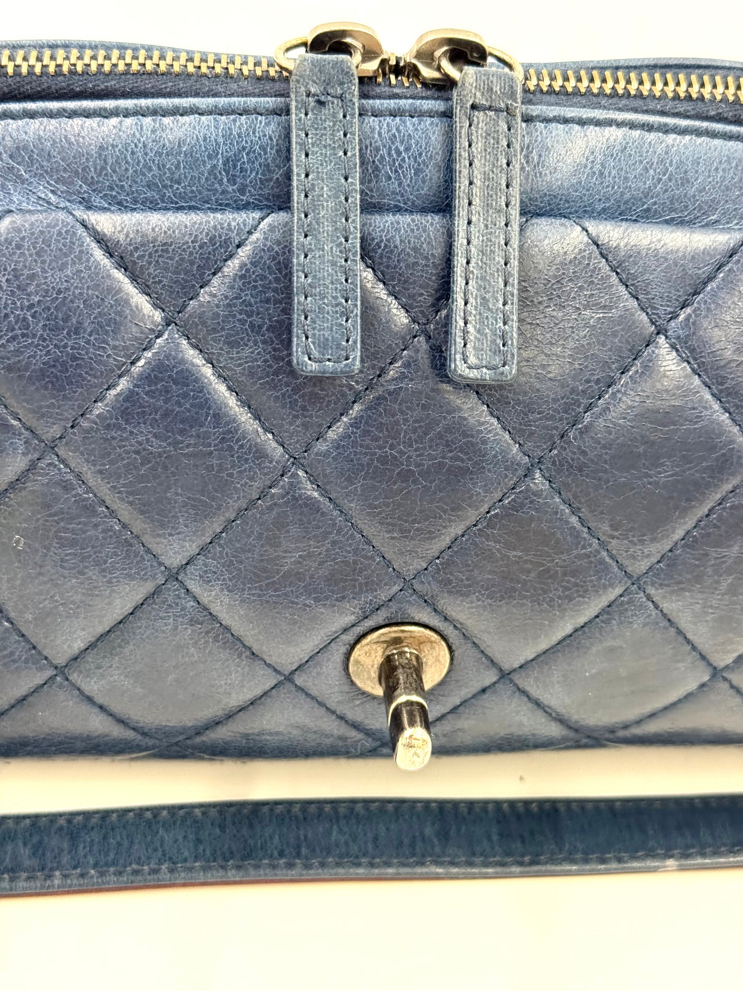 CHANEL Single Flap Coco Pleats Marineblau mit gestepptem Vintage-Leder und goldfarbenem Reißverschlussdetail