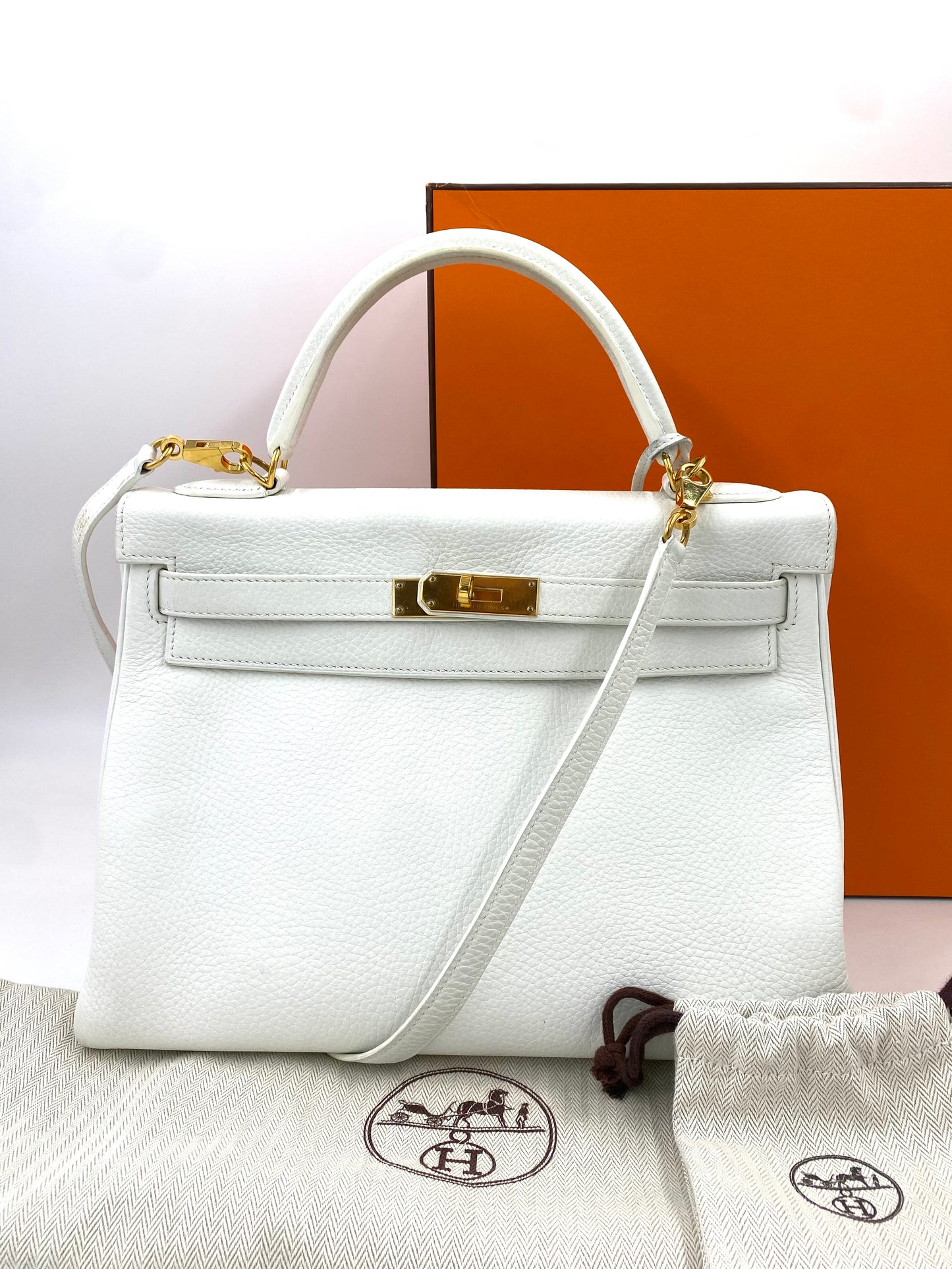 HERMÈS Kelly 32 Retourne Clemence-Leder Blanc mit gold Hardware