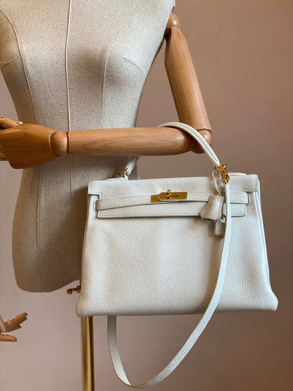 HERMÈS Kelly 32 Retourne Clemence-Leder Blanc mit gold Hardware