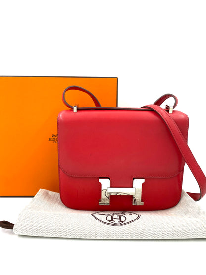 HERMÈS Constance 18 rouge Boxkalbsleder mit Palladium Hardware