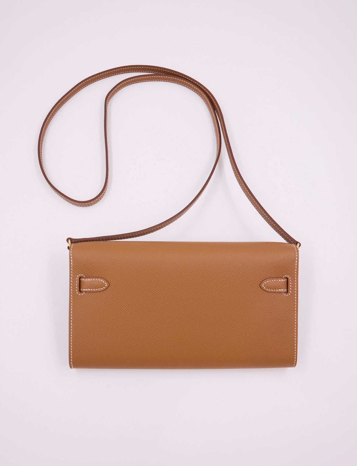 Hermès Kelly to Go Epsom Gold GHW, goldbraune Designerhandtasche mit langem Schulterriemen