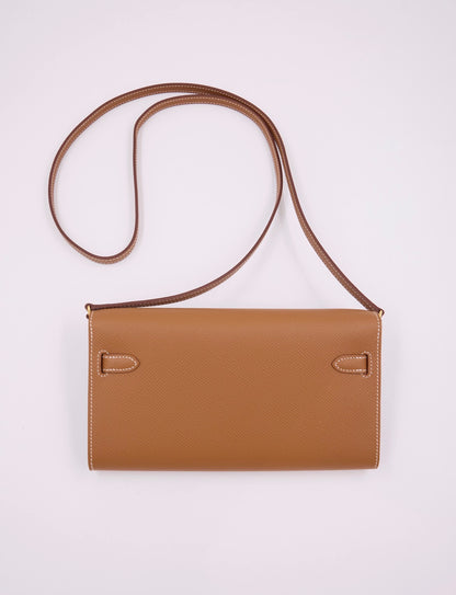 Hermès Kelly to Go Epsom Gold GHW, goldbraune Designerhandtasche mit langem Schulterriemen
