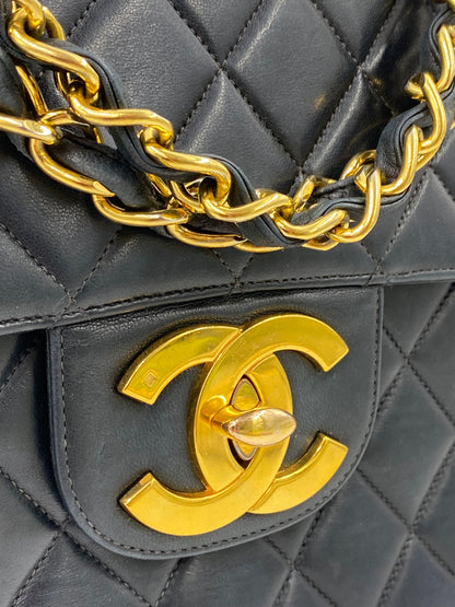 CHANEL Classic Single Flap Bag Jumbo navy Lammleder