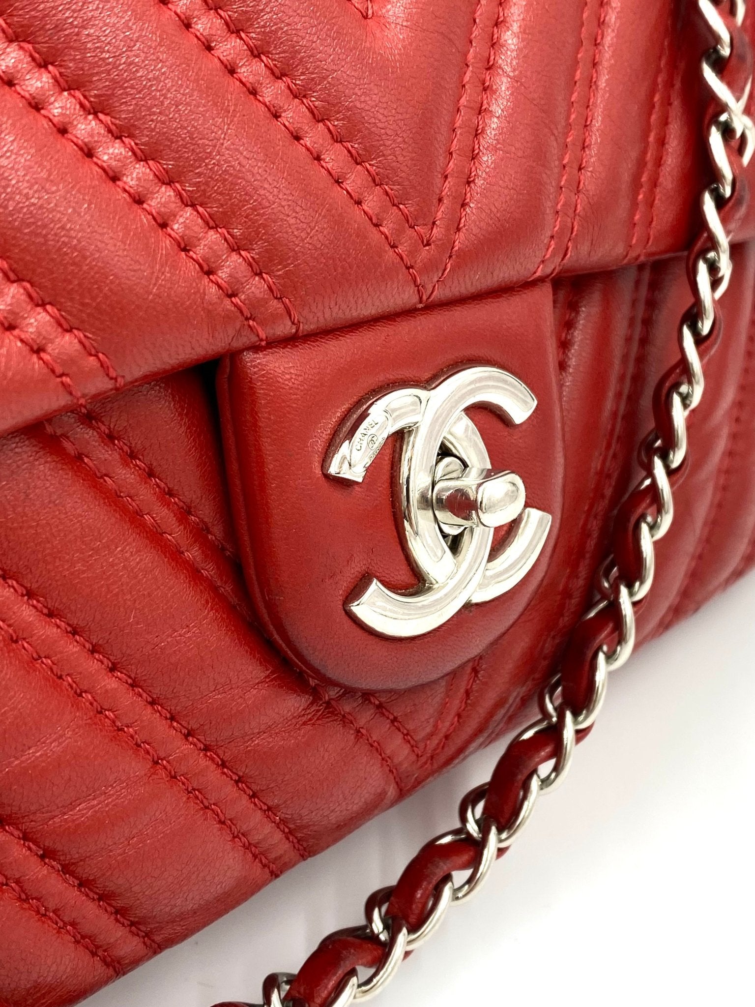 CHANEL Single Flap Bag Jumbo Chevron rouge - Clutch & Macarons - 21465737 - Clutch & Macarons - 