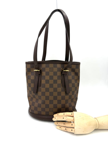 LOUIS VUITTON Bucket Bag PM Damier Ebene mit klassischem Karo-Muster und verstellbaren Lederriemen, Secondhand Designer Handtasche