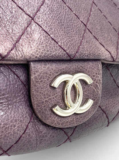 CHANEL Single Flap Bag "On the road" XL violett